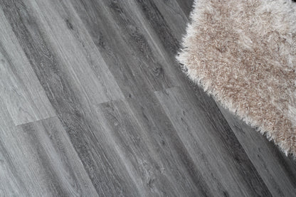 Piso Vinílico LVT Imitación Madera Línea Capri Livingreen – Elegancia, Resistencia y Fácil Instalación