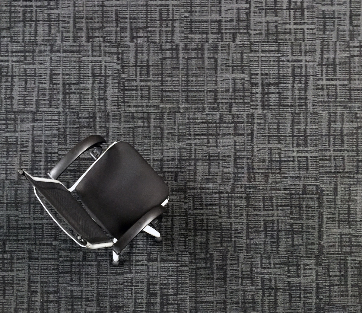 Alfombra Modular Biarritz Alto Tráfico 50x50 cm | Uso Rudo, Base EBAC/PVC y Propiedades Antiestáticas