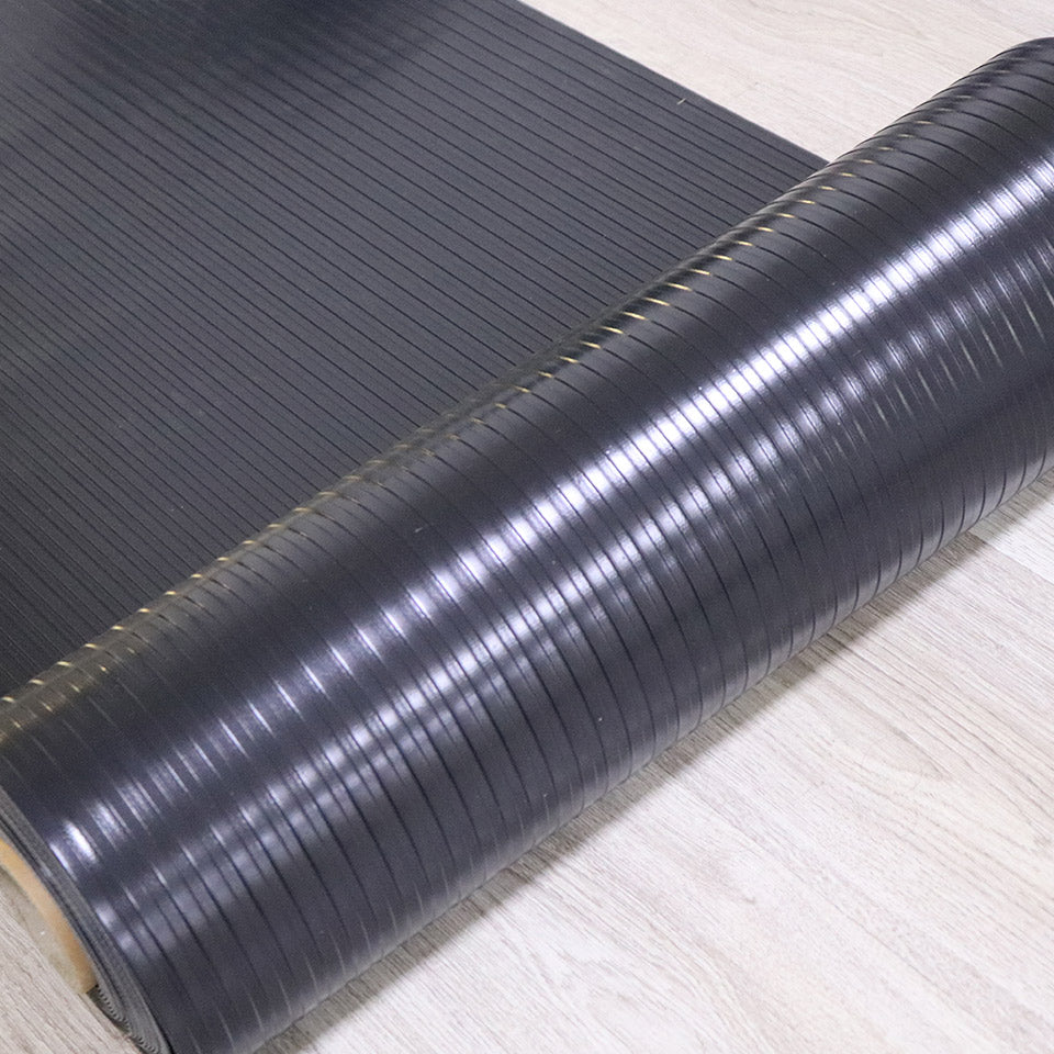 Piso Hule Antiderrapante Mil Rayas | Estriado, Rollo Negro para Rampas y Alto Tráfico