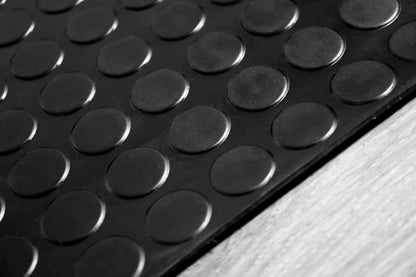 Piso de Goma Antiderrapante en Rollo Tachón | Livingreen México – Piso de Seguridad Antideslizante para Áreas Resbalosas