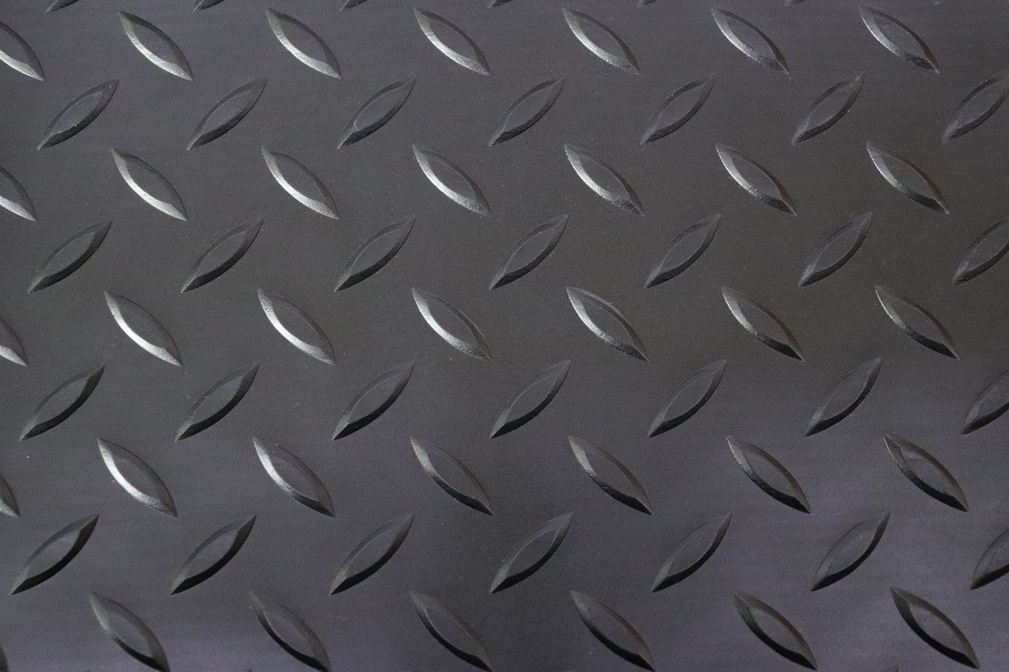 PVC Piso en Rollo Antiderrapante Diamantado | Aislante, Alto Flujo y Resistencia UV