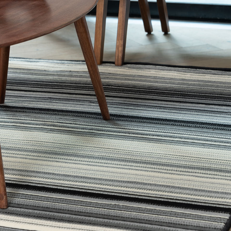 Tapete de sala gris con rayas Soho 042 160 cm x 220 cm