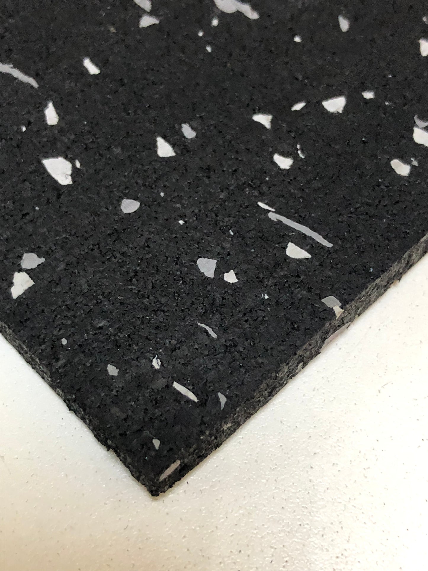 Piso de Caucho para Gimnasio Livingreen – Piso Antigolpes, Antiderrapante y de Uso Rudo